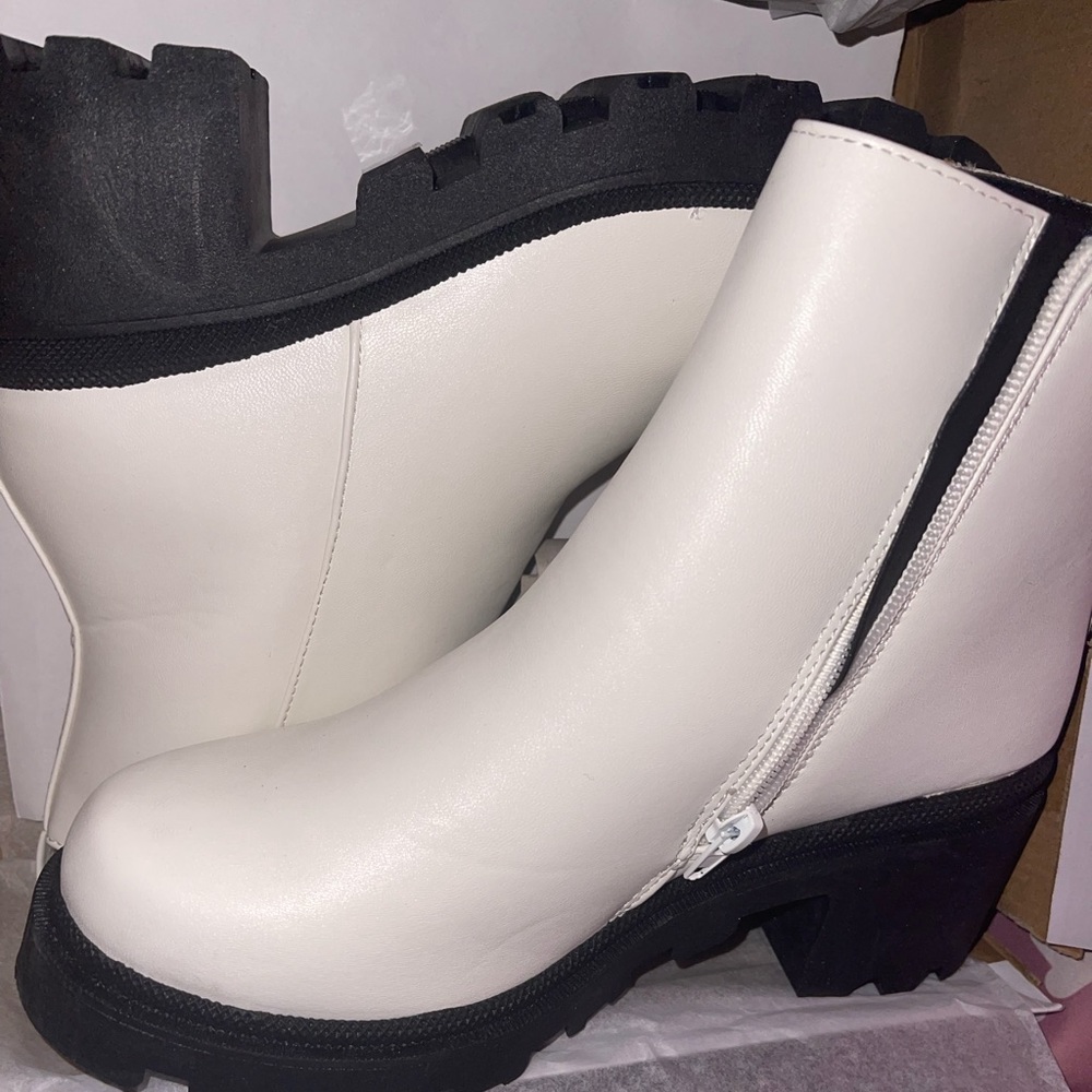 bundle for @alice, white boots + open bag items